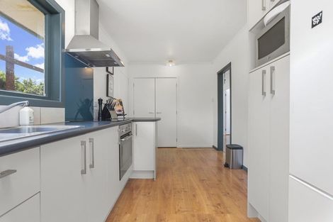 Photo of property in 25 Essex Street, Te Atatu South, Auckland, 0610