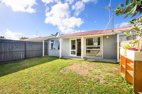 Photo of property in 6 Westmere Place, Takaro, Palmerston North, 4412