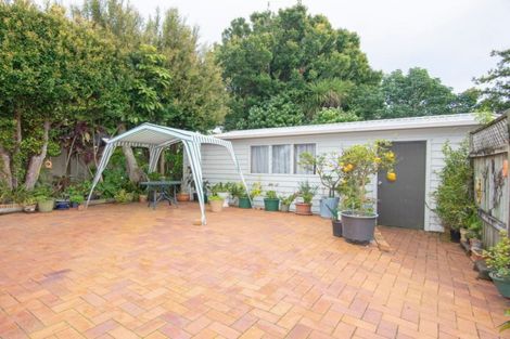 Photo of property in 3 Denyer Place, New Lynn, Auckland, 0600