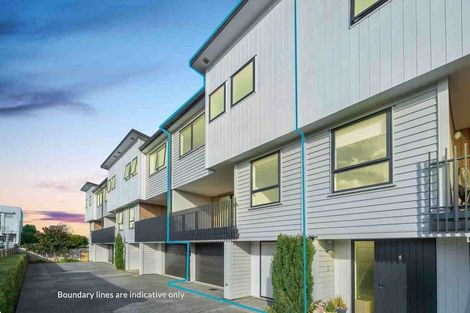 Photo of property in 5/5 Peachgrove Road, Te Atatu Peninsula, Auckland, 0610