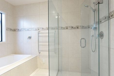 Photo of property in 4 Cliff View Drive, Green Bay, Auckland, 0604