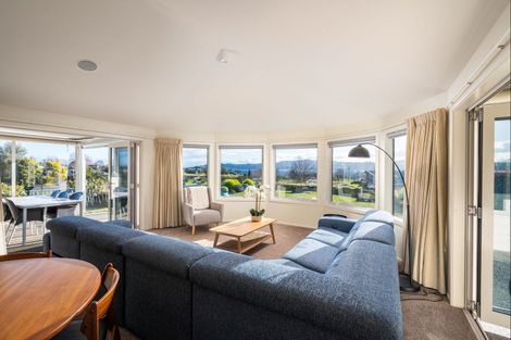 Photo of property in 5 Pukenamu Road, Rainbow Point, Taupo, 3330