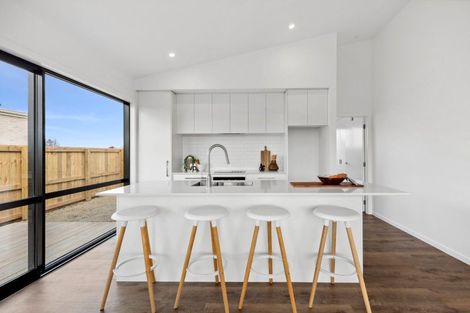 Photo of property in 16 One Haruru Street, Cambridge, 3493