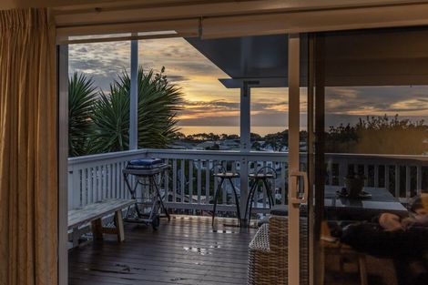 Photo of property in 11 Mount View Place, Spotswood, New Plymouth, 4310