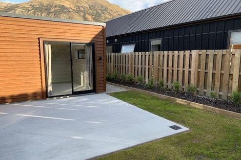 Photo of property in 5 Huxley Place, Lake Hayes, Queenstown, 9304