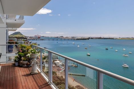 Photo of property in 72 Devonport Road, Tauranga, 3110