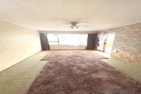 Photo of property in 13 Pipitea Place, Massey, Auckland, 0614