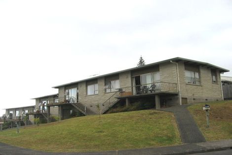 Photo of property in 4/2 Nea Place, Hillcrest, Auckland, 0627