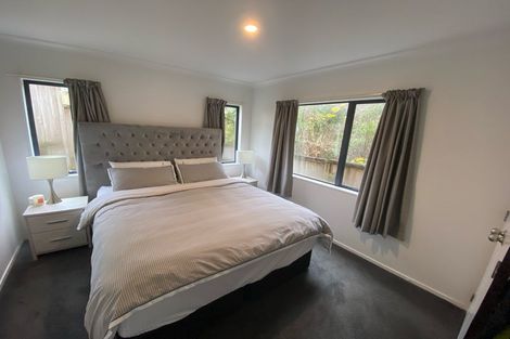 Photo of property in 4a Stella Grove, Newlands, Wellington, 6037