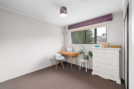 Photo of property in 10 Castle Way, Beckenham, Christchurch, 8023