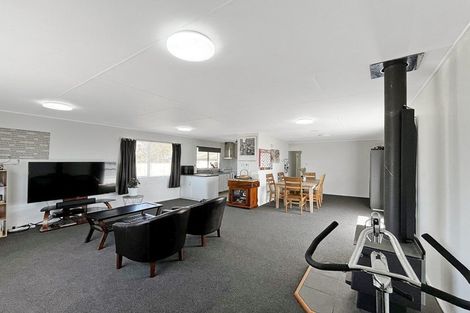 Photo of property in 26 Cumberland Place, Kelvin Grove, Palmerston North, 4414