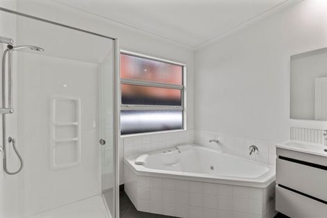 Photo of property in 17 Bottle Lake Drive, Parklands, Christchurch, 8083