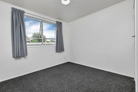 Photo of property in 4 Pukeroa Place, Papakura, 2110