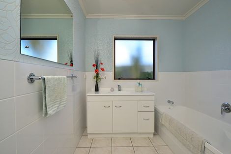 Photo of property in 34 Madill Road, St Andrews, Hamilton, 3200