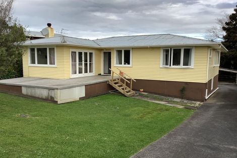 Photo of property in 18 Seaview Road, Glenfield, Auckland, 0629