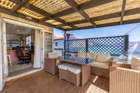 Photo of property in 44 Mckenzie Street, Levin, 5510