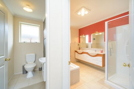 Photo of property in 37 Liberty Grove, Kelvin Grove, Palmerston North, 4414