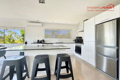 Photo of property in 2/33 Montgomery Avenue, Rothesay Bay, Auckland, 0630