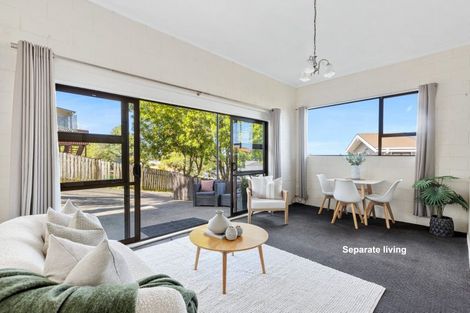 Photo of property in 8a Orewa Heights Crescent, Orewa, 0931