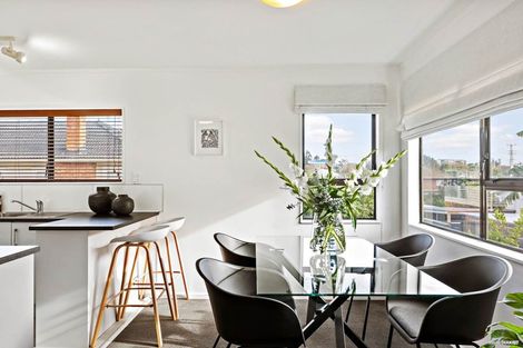 Photo of property in 15 Margan Avenue, New Lynn, Auckland, 0600