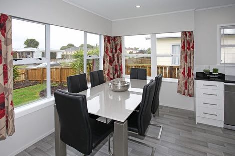 Photo of property in 14 Duke Avenue, Pukekohe, 2120