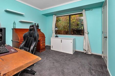 Photo of property in 18 Paradise Point Place, One Tree Point, 0118