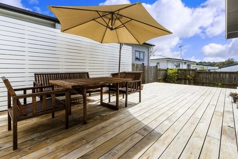 Photo of property in 2/7 Eskdale Road, Birkdale, Auckland, 0626