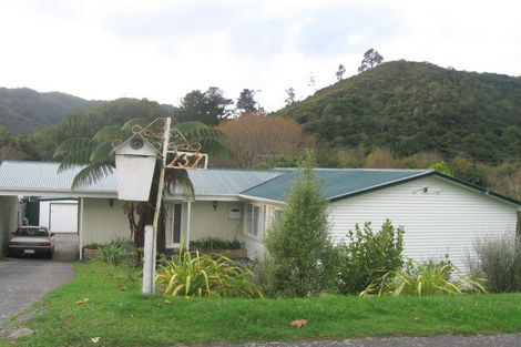 Photo of property in 157 Hine Road, Wainuiomata, Lower Hutt, 5014