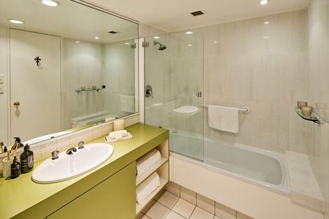 Photo of property in Highwic, 32u5 Hobson Street, Thorndon, Wellington, 6011