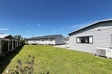 Photo of property in 26 Cumberland Place, Kelvin Grove, Palmerston North, 4414