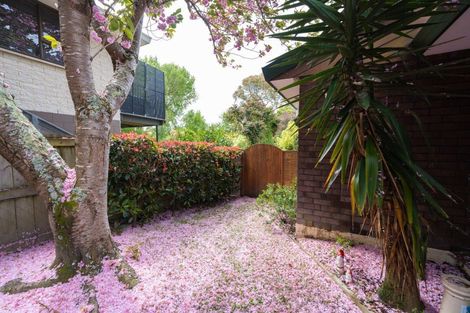 Photo of property in 28 Kentucky Way, Awapuni, Palmerston North, 4412