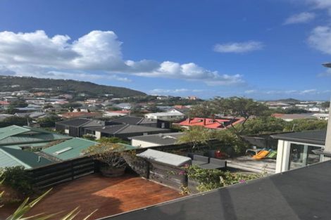 Photo of property in 10/3 Severn Street, Island Bay, Wellington, 6023