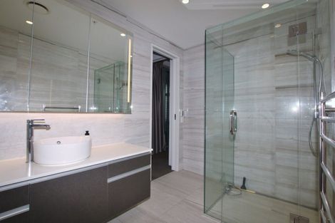 Photo of property in 585/g06 Beach Road, Rothesay Bay, Auckland, 0630