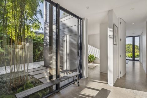 Photo of property in 22 Bridge View Road, Birkenhead, Auckland, 0626