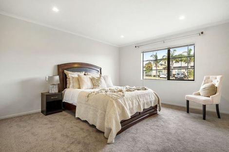 Photo of property in 94 Oakway Drive, Schnapper Rock, Auckland, 0632