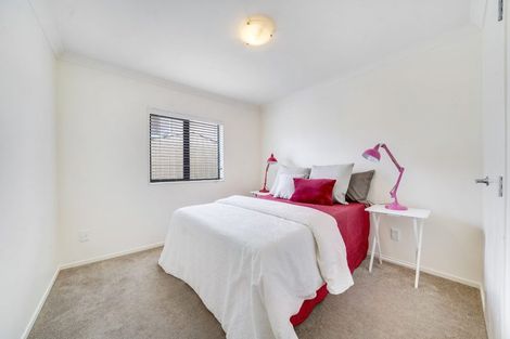 Photo of property in 2 Kirikiri Drive, Papakura, 2110