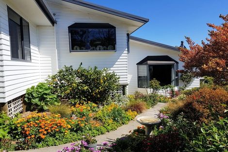Photo of property in 17 Te Papau Crescent, Diamond Harbour, 8972