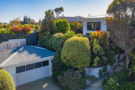 Photo of property in 115 Seaview Road, Paraparaumu Beach, Paraparaumu, 5032