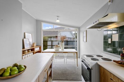 Photo of property in 15 Ostend Place, Avonhead, Christchurch, 8042