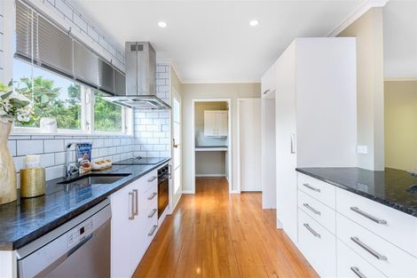 Photo of property in 44 Fitzwater Place, Henderson, Auckland, 0612