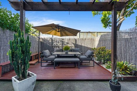 Photo of property in 11/17 Harbour View Road, Te Atatu Peninsula, Auckland, 0610