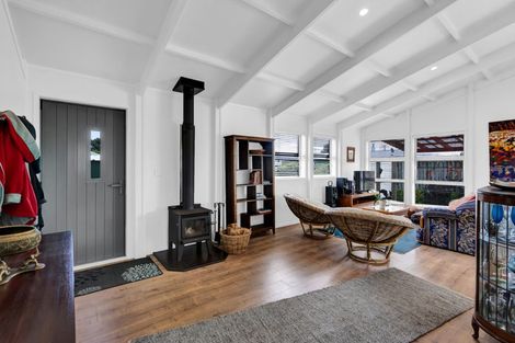 Photo of property in 15 Tasman Street, Opunake, 4616