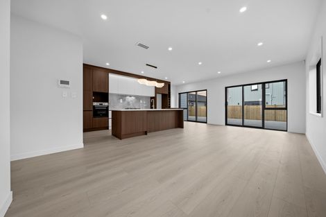 Photo of property in 30 Korowhiti Road, Clarks Beach, 2122