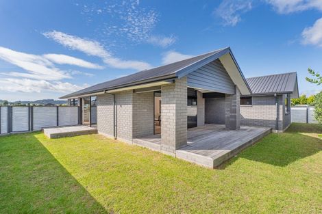Photo of property in 18 Awatea Drive, Whitianga, 3510