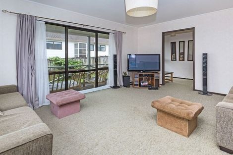 Photo of property in 49 Everglade Drive, Goodwood Heights, Auckland, 2105