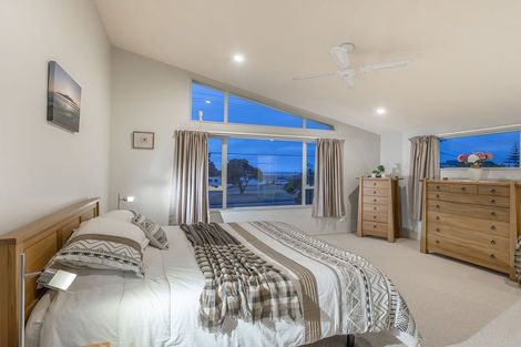 Photo of property in 14 Field Way, Waikanae Beach, Waikanae, 5036