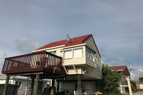 Photo of property in 2 Aotea Road, Glen Eden, Auckland, 0602