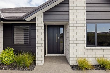 Photo of property in 44 Norfolk Drive, Cambridge, 3434