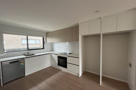Photo of property in 2 Mikoikoi Crescent, Mangere Bridge, Auckland, 2022