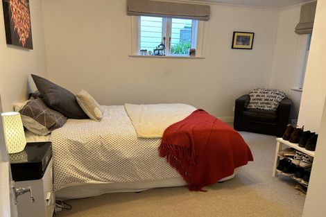 Photo of property in 10 Oriental Terrace, Mount Victoria, Wellington, 6011